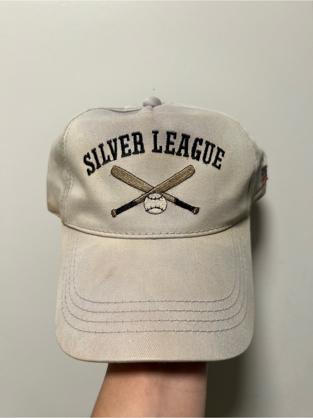 Vintage beige silver league baseball snapback hat
